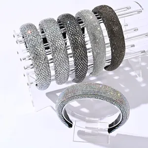 Collection de serre-têtes rembourrés avec strass étincelants en divers motifs et coloris