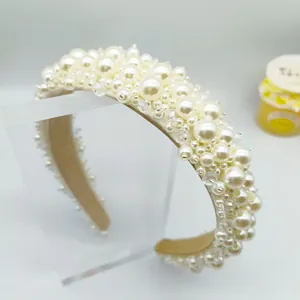 Diadema de novia estilo francés con perlas blancas y cuentas en banda ancha beige
