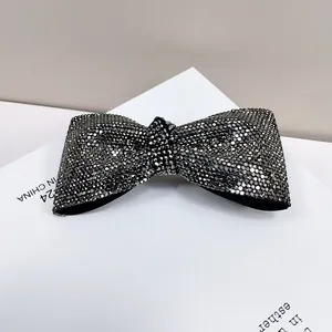 Elegante fermaglio per capelli a fiocco nero con strass argentati e finitura di lusso