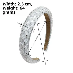 Detailansicht eines handgefertigten Kristall-Haarreifs mit 2,5 cm Breite und 64 g Gewicht