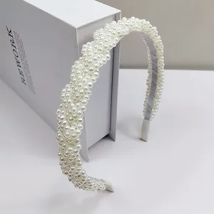 Serre-tête classique en perles blanches avec doublure élégante en satin pour femme