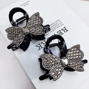 Pince à cheveux papillon noire élégante avec strass argentés et détails en cristal