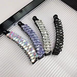 Ensemble détaillé de quatre pinces à cheveux banane avec cristaux de strass étincelants