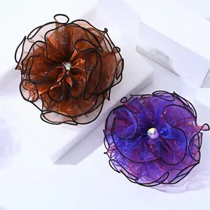 Grandes pinces à cheveux florales en tissu avec strass et pétales en organza