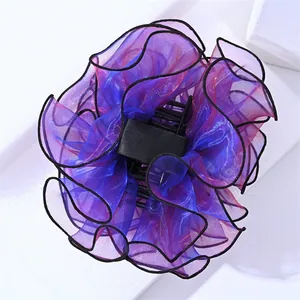 Grande pince à cheveux fleurie en organza dégradé bleu-violet avec strass élégants