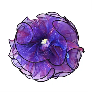 Pince à cheveux fleur en organza avec dégradé violet-bleu laser et centre en strass