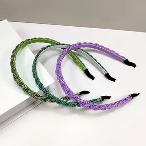 Diadema trenzada con cuentas hecha a mano en colores pastel con extremos antideslizantes