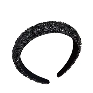 Diadema acolchada negra de lujo con brillantes pedrería y forro de tela suave y cómodo