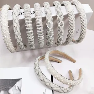 Serre-tête Élégant en Künstliche Perles d'Imitation Blanches et Strass Motif Matelassé Bandeau Rembourré pour Femmes Accessoires Cheveux