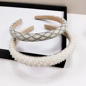 Ensemble serre-tête élégant en perles blanches et strass matelassés argentés avec doublure