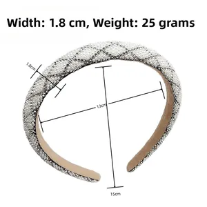 Vue détaillée du serre-tête en perles montrant la largeur 1,8 cm et poids 25 g