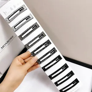 10er-Set Strass-Haarclips mit Farbverlauf auf einer weißen Karte für das Styling