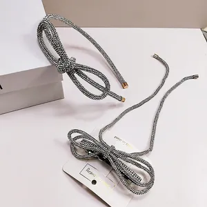 Elegante conjunto de diadema y pasador de lazo con diamantes de imitación plateados