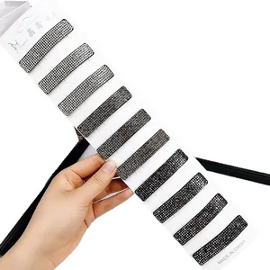 Set mit 10 glänzenden schwarzen Strass-Haarspangen auf Displaykarte für Damen