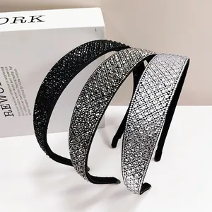 Detailansicht von drei Strass-Stirnbändern in Schwarz und Silber mit rutschfestem Design