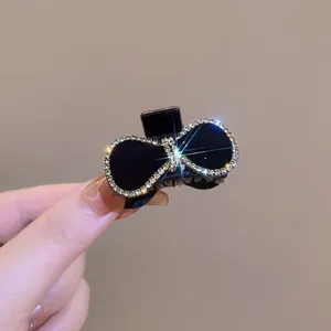 Pinza para el pelo con lazo negro elegante, cristales brillantes y borde dorado