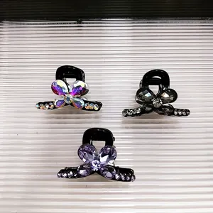 Trois mini pinces à cheveux papillon en cristal aux couleurs AB, gris et violet