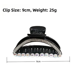 Dettaglio molletta per capelli 9cm con strass luminosi e perle cangianti