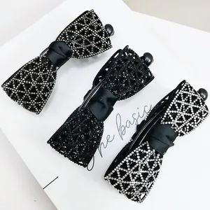 Lot de trois pinces à cheveux nœud élégantes avec strass brillants en noir et argenté