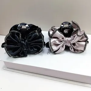 Grande pince à cheveux élégante avec nœud et strass en noir et rose champagne
