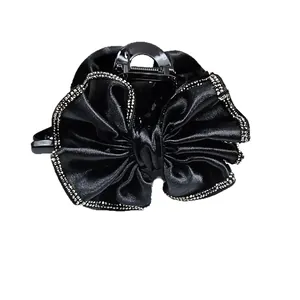 Pince à cheveux élégante avec nœud en satin noir et strass brillants pour femme