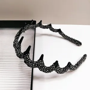 Minimalist wave-shaped non-slip headband with silver rhinestones and large teeth design