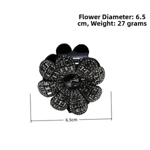 Détails de la pince à cheveux fleur avec strass, diamètre 6,5 cm et poids de 27 g