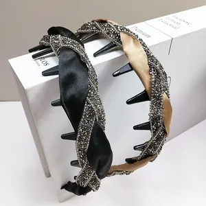 Detailansicht gepolsterter Strass-Stirnbänder mit Innenkamm in Schwarz und Champagner-Gold