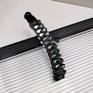 Barrette banane noire sertie de cristaux gris foncé pour une coiffure élégante