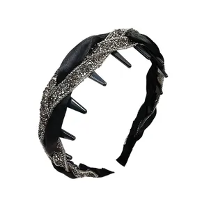 Funkelndes Strass-Stirnband mit integrierten Haarklammern für Volumen-Styling