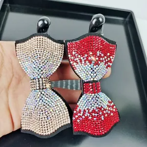 Set de pinzas banana con lazo y diamantes de imitación en rojo y dorado champán