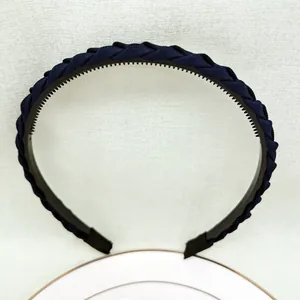 Detail of navy blue braided headband featuring non-slip teeth and smooth finish