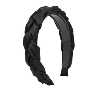 Serre-tête tressé noir élégant en tissu soyeux pour un style de coiffure volumineux