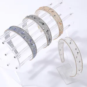 Diadema barroca brillante con cristales y borde metálico dorado en cuatro colores