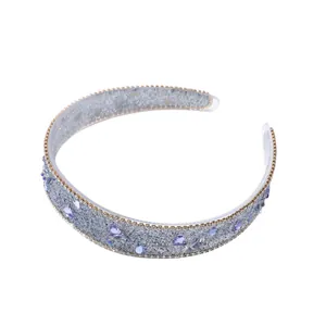 Diadema barroca ancha con brillantes pedrería azul y borde de cuentas doradas