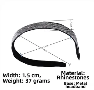 Détail d'un serre-tête en strass de 1,5 cm de large avec base en métal et dimensions