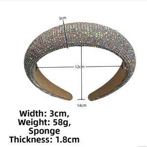 Detailansicht des 3 cm breiten Strass-Haarreifs mit 1,8 cm dickem Schwammpolster
