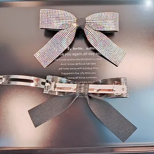 Barrettes à cheveux élégantes avec nœuds en strass brillants et pince à ressort