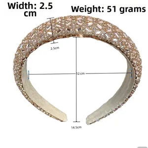 Vue détaillée du serre-tête en strass avec dimensions 2,5cm largeur et poids 51g