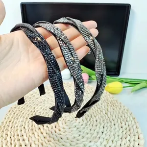 Serre-tête en strass scintillants avec design double brin entrelacé en noir et argent