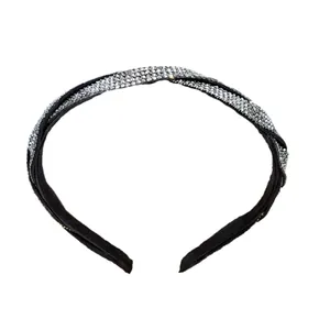 Serre-tête étincelant en strass argentés avec base en tissu noir pour coiffure élégante