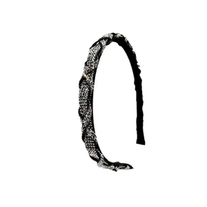 Diadema trenzada negra elegante con lujosos diamantes de imitación brillantes