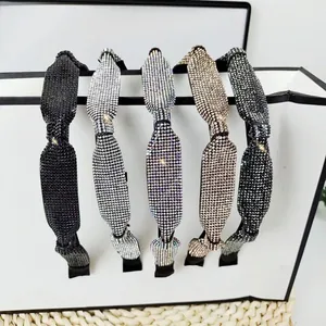 Lot de cinq serre-têtes fins ornés de strass étincelants en plusieurs couleurs élégantes