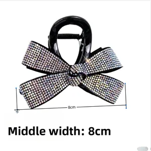 Détails d'une pince à cheveux noire de 8cm avec des strass colorés étincelants