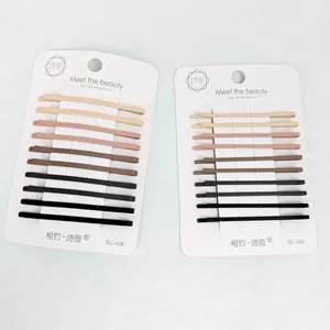 Set aus 20 lackierten Haarklammern in Beige- und Schwarztönen auf Displaykarten