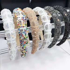 Serre-tête baroque de luxe orné de cristaux et strass disponible en six couleurs variées