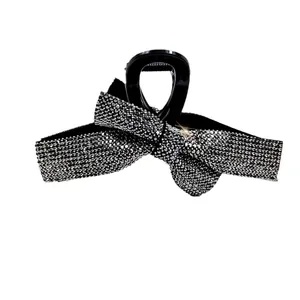Pince à cheveux élégante avec nœud en strass, cristaux argentés et base de griffe noire