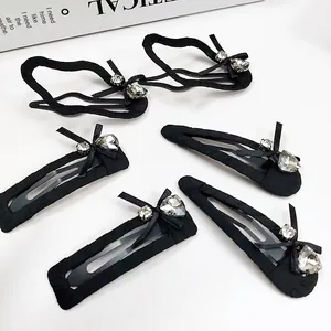 Ensemble de cinq barrettes à cheveux en tissu noir avec strass et nœuds élégants