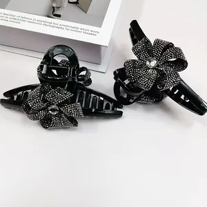 Pinces à cheveux noires de 13cm avec strass argentés étincelants et motif de fleurs chic