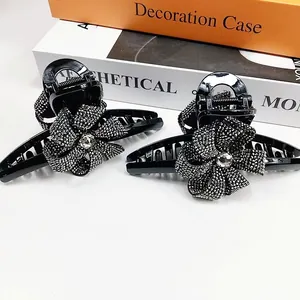 Grande pince à cheveux noire de 13 cm avec strass brillants et design de rose élégant